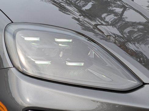 Certified 2025 Porsche Cayenne Coupe AWD/4WD image 34