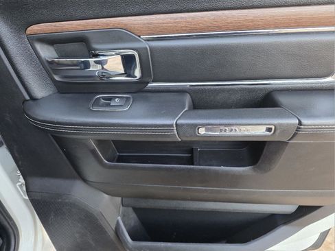 Used 2017 RAM 3500 Laramie image 33