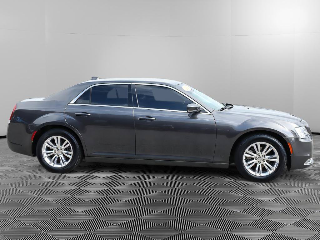 Used 2021 Chrysler 300 Touring L RWD image 9
