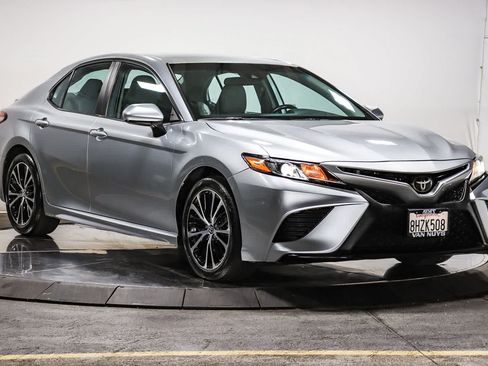 Used 2019 Toyota Camry SE FWD image 5