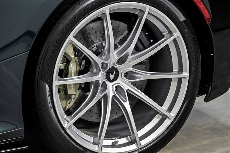 Used 2022 McLaren 765LT RWD image 23
