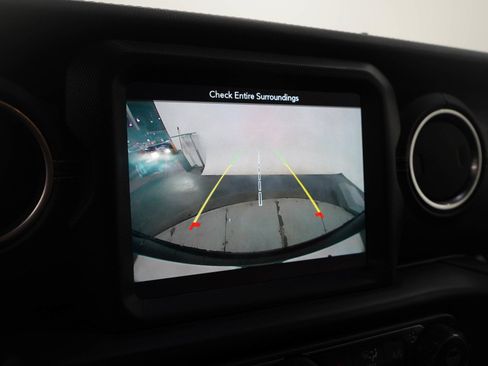 Used 2019 Jeep Wrangler Unlimited Sahara w/ Uconnect 4C Nav & Sound Group image 23