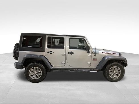 Used 2018 Jeep Wrangler Unlimited Rubicon w/ Connectivity Group AWD/4WD image 6