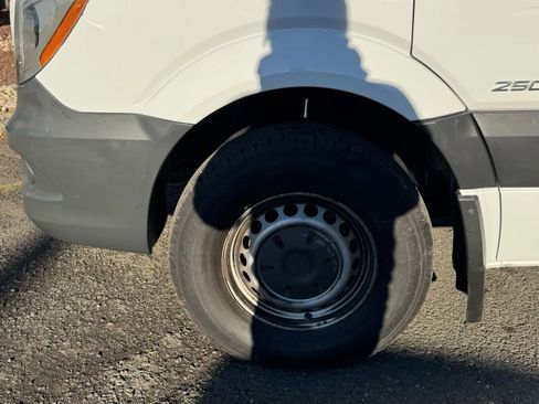 Used 2014 Mercedes-Benz Sprinter 2500 image 23