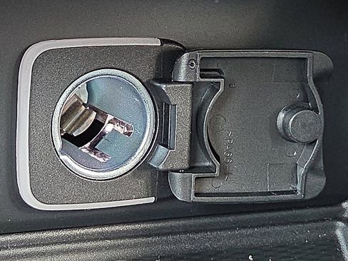 New 2025 Jeep Grand Cherokee Altitude image 18