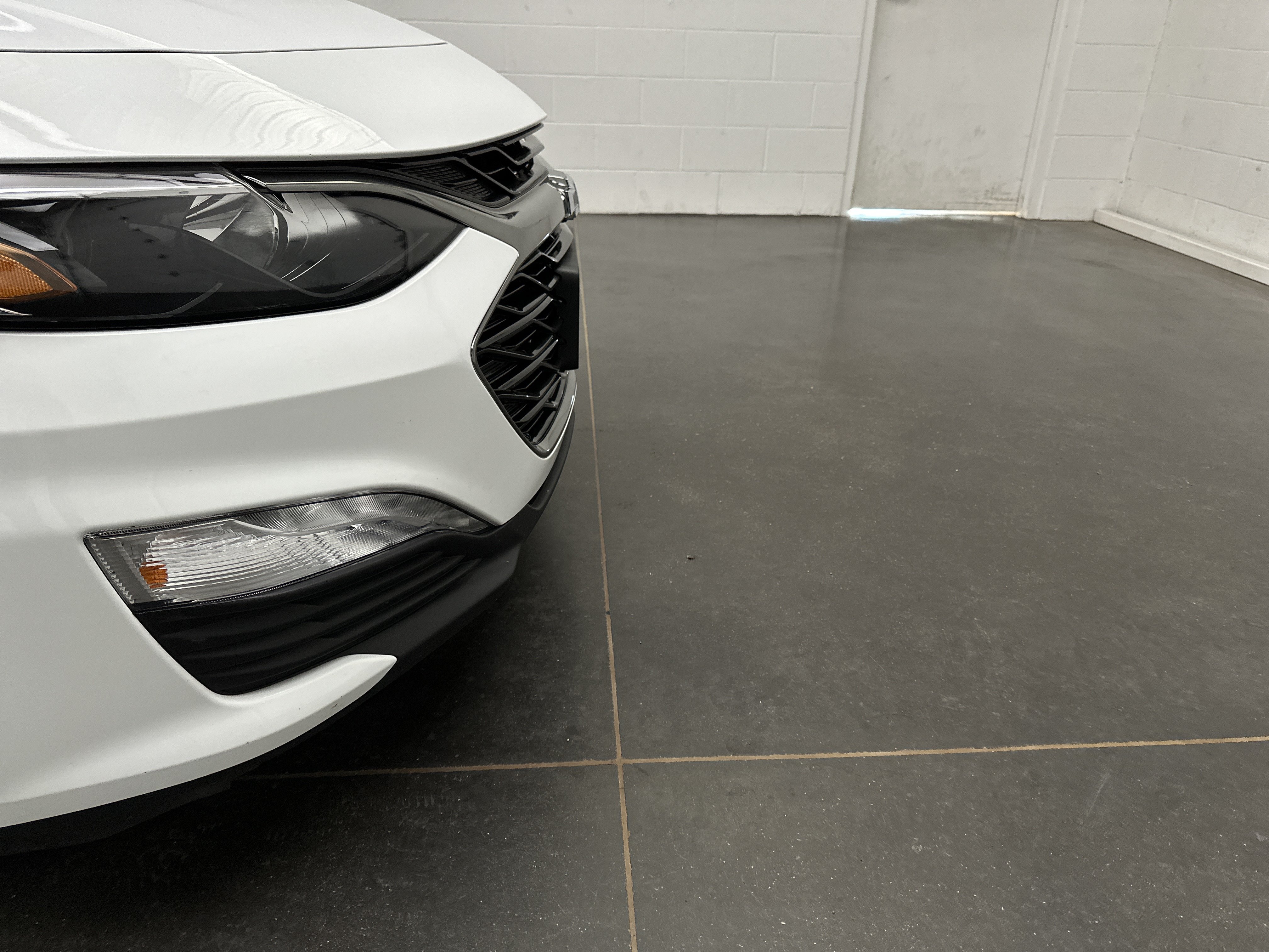 Used 2022 Chevrolet Malibu LT w/ Redline Edition FWD image 2