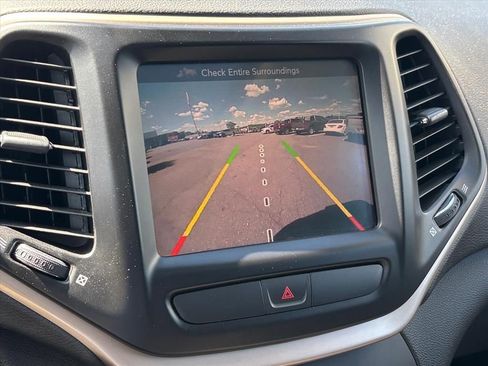 Used 2016 Jeep Cherokee 75th Anniversary FWD image 5