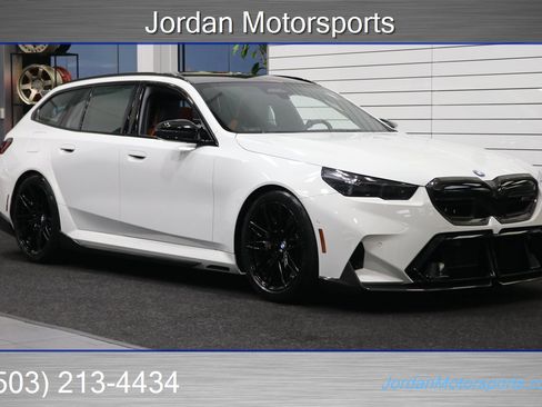 Used 2025 BMW M5 Touring w/ M Driver's Package image 2