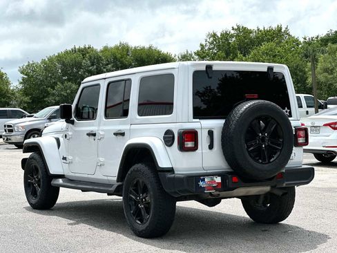 Used 2022 Jeep Wrangler Unlimited Sahara AWD/4WD image 13