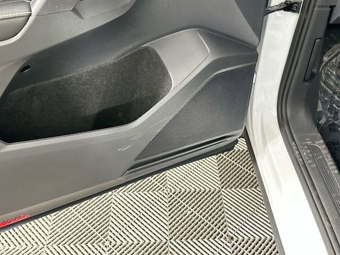 Used 2023 Volkswagen Tiguan SE w/ Panoramic Sunroof Package image 23