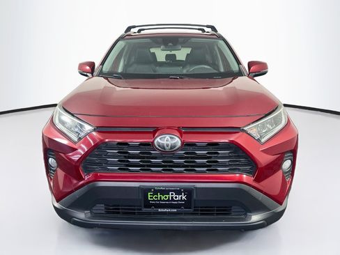 Used 2019 Toyota RAV4 XLE w/ Convenience Package FWD image 2