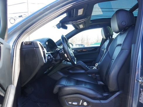 Used 2019 Porsche Cayenne E-Hybrid image 32