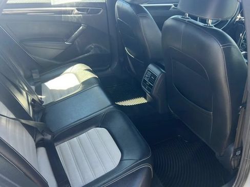Used 2018 Volkswagen Passat 3.6 FWD image 6
