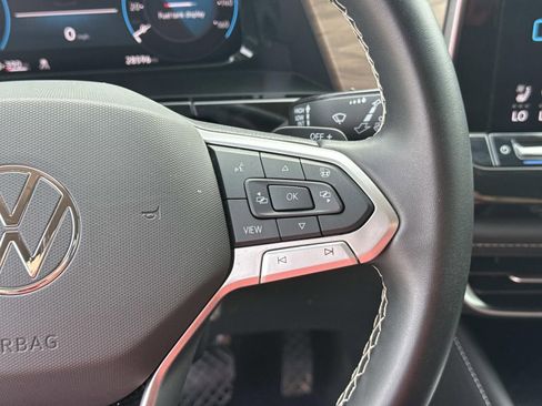 Used 2025 Volkswagen Atlas SE FWD image 23