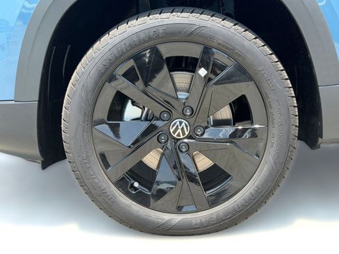 New 2026 Volkswagen Taos SE FWD image 11