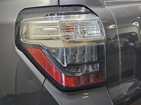 Used 2016 Toyota 4Runner SR5 AWD/4WD image 35