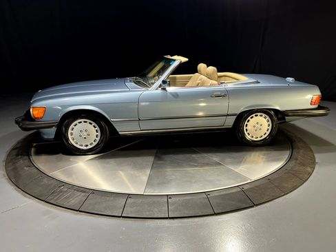 Used 1989 Mercedes-Benz 560 SL image 2
