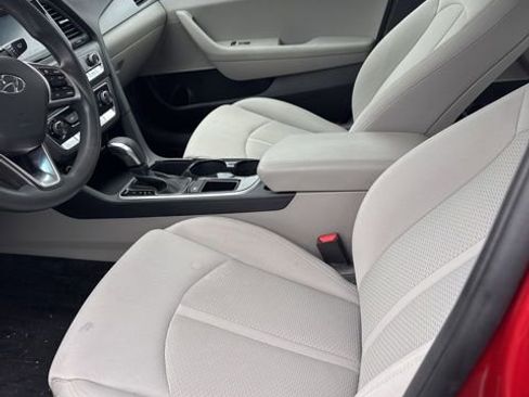 Used 2019 Hyundai Sonata SE image 2