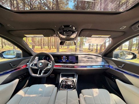Certified 2025 BMW 760i xDrive w/ Executive Package AWD/4WD image 2