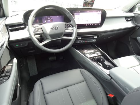 New 2026 Audi Q3 quattro 2.0T AWD/4WD image 5