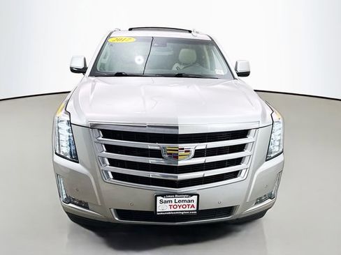 Used 2017 Cadillac Escalade ESV Luxury AWD/4WD image 2