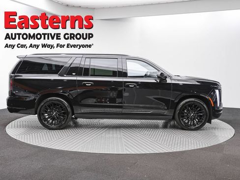 Used 2026 Cadillac Escalade ESV Luxury w/ Touring Package AWD/4WD image 4