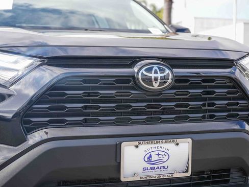 Used 2025 Toyota RAV4 XLE AWD/4WD image 6