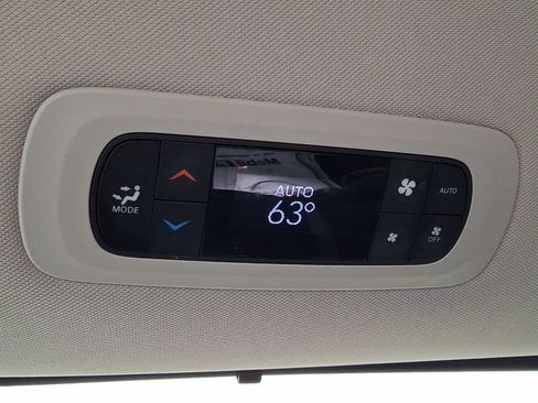 Used 2024 Chrysler Pacifica Touring-L FWD image 13