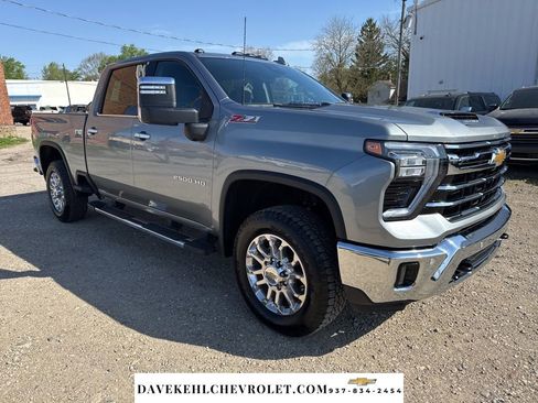 Used 2025 Chevrolet Silverado 2500 LTZ w/ LTZ Premium Package image 8
