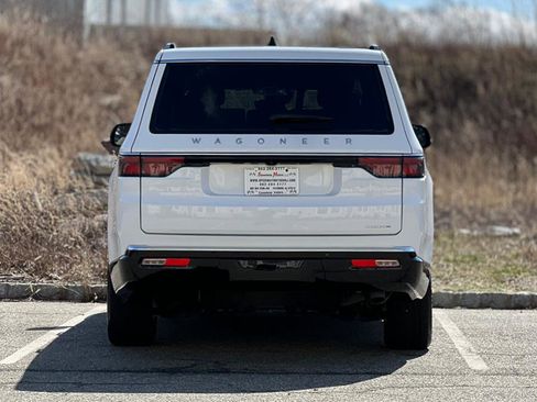 Used 2024 Jeep Wagoneer Series II w/ Flexible Seating Group image 7