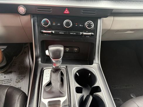 Used 2024 Kia Carnival LX FWD image 15