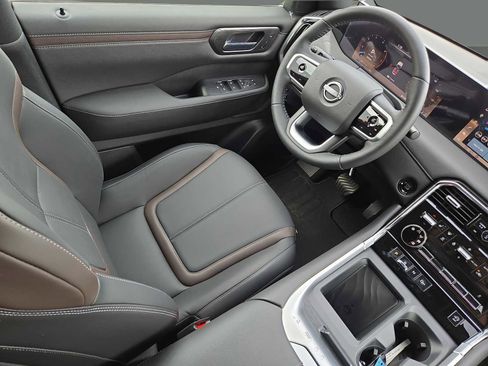 Used 2025 Nissan Armada SL w/ Captain's Chari Seat Package image 19