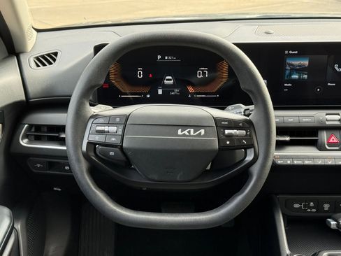 Used 2025 Kia K4 LXS image 30