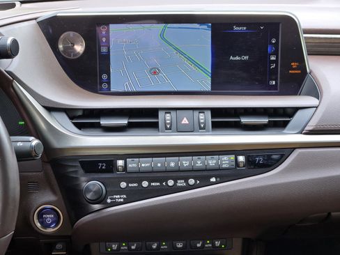 Used 2019 Lexus ES 300h w/ Accessory Package 2 FWD image 12