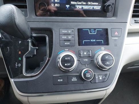 Used 2015 Toyota Sienna LE image 13