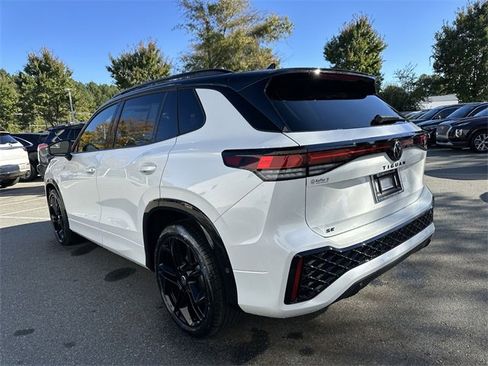 New 2026 Volkswagen Tiguan SE R-Line image 3