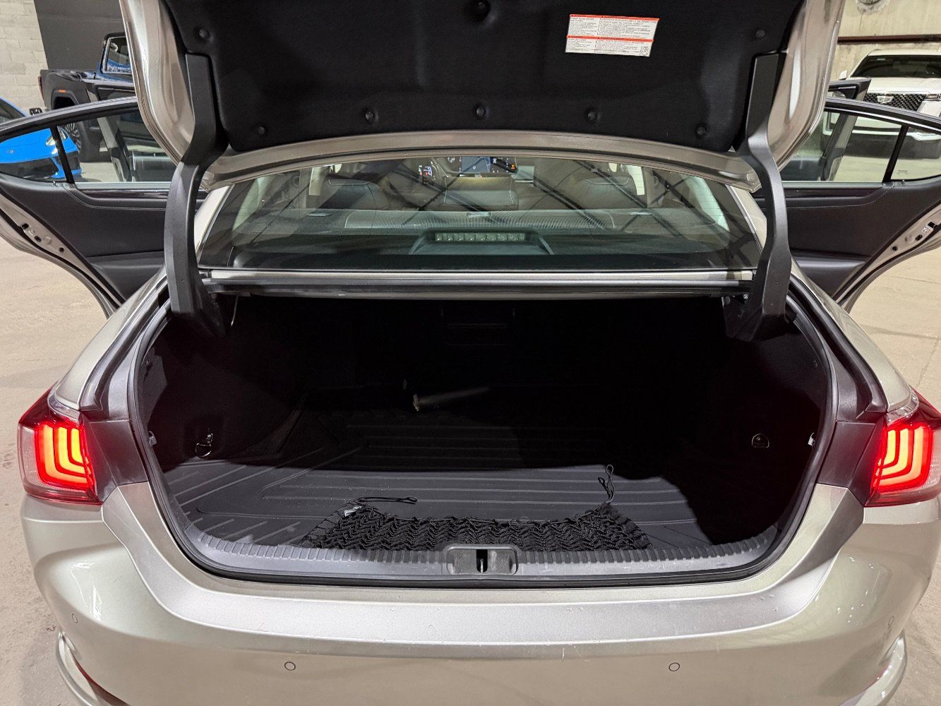 Used 2019 Lexus ES 350 w/ Accessory Package FWD image 19
