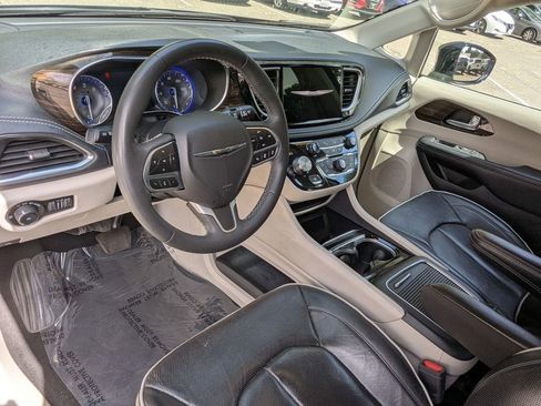Used 2023 Chrysler Pacifica Limited image 14