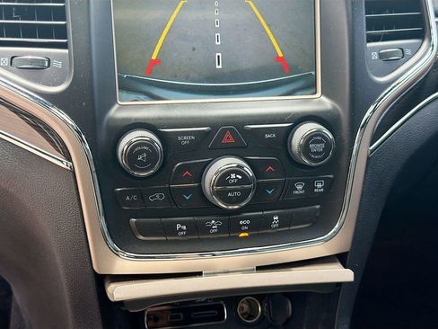 Used 2014 Jeep Grand Cherokee Overland w/ Advanced Technology Group AWD/4WD image 32