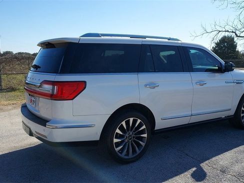 Used 2019 Lincoln Navigator Select image 3
