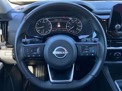 Used 2025 Nissan Pathfinder SV AWD/4WD image 13
