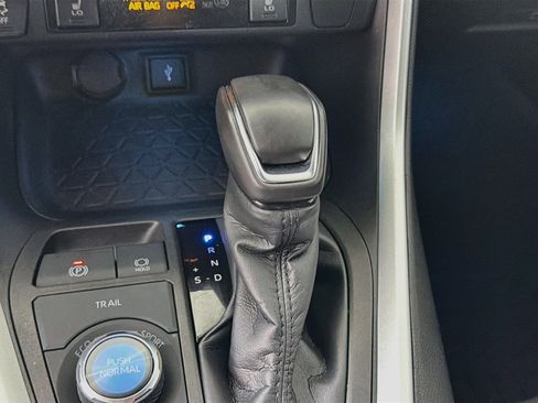 Used 2022 Toyota RAV4 XSE AWD/4WD image 23
