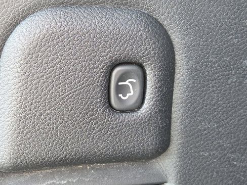 Used 2015 Jeep Grand Cherokee Overland image 32