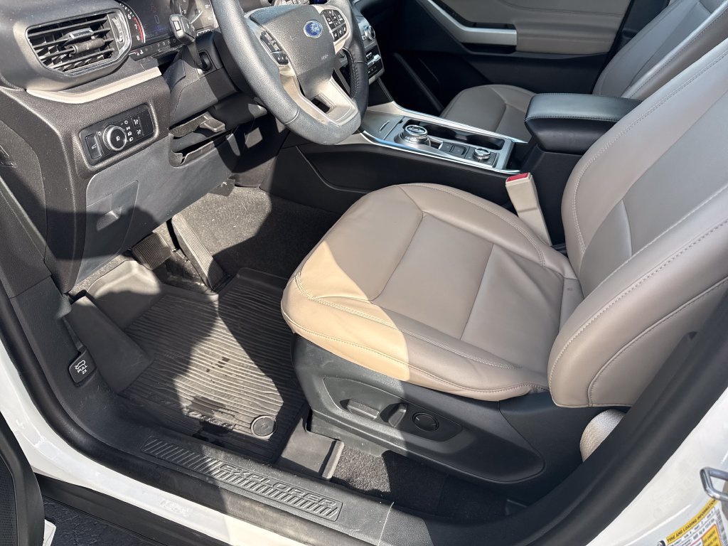 Used 2023 Ford Explorer XLT w/ Equipment Group 202A AWD/4WD image 16