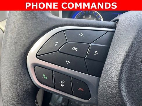 Used 2024 Chrysler Pacifica Touring-L image 32