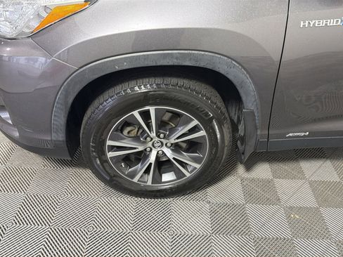 Used 2019 Toyota Highlander XLE image 12