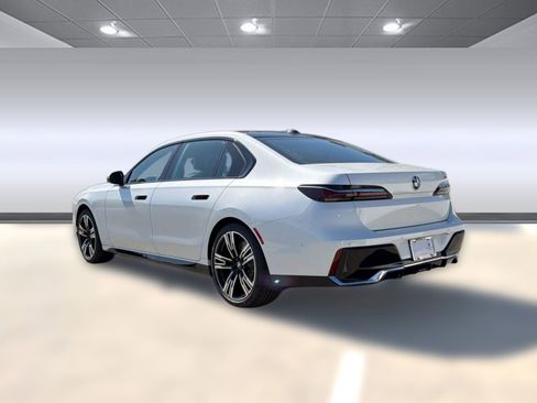 New 2026 BMW 740i image 3