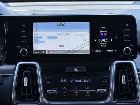 Certified 2022 Kia Sorento S FWD image 10