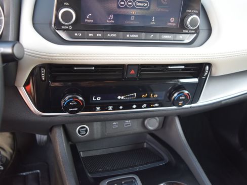 Used 2023 Nissan Rogue SV AWD/4WD image 15