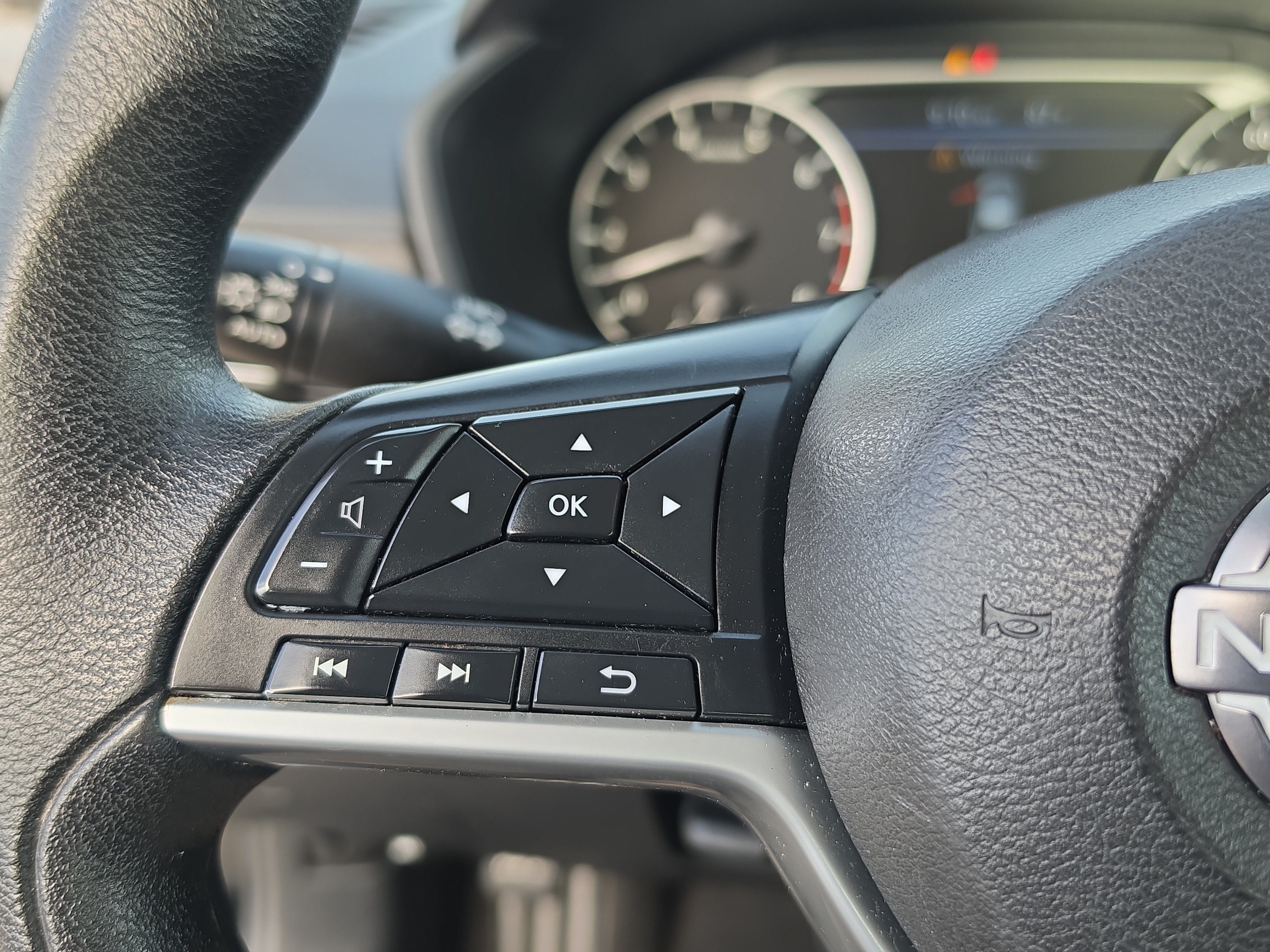 Used 2025 Nissan Altima 2.5 SV FWD image 19